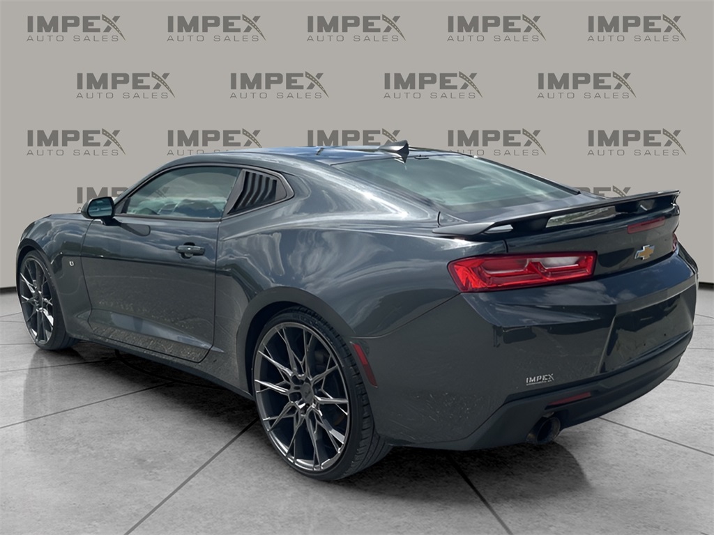 Vehicle image 8 of 32