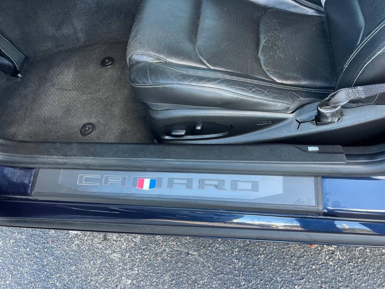 Vehicle image 33 of 49