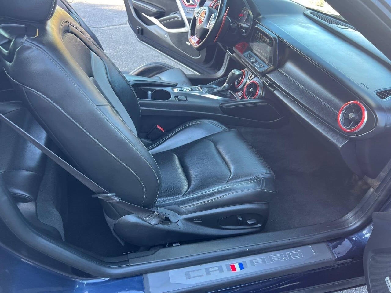 Vehicle image 32 of 49