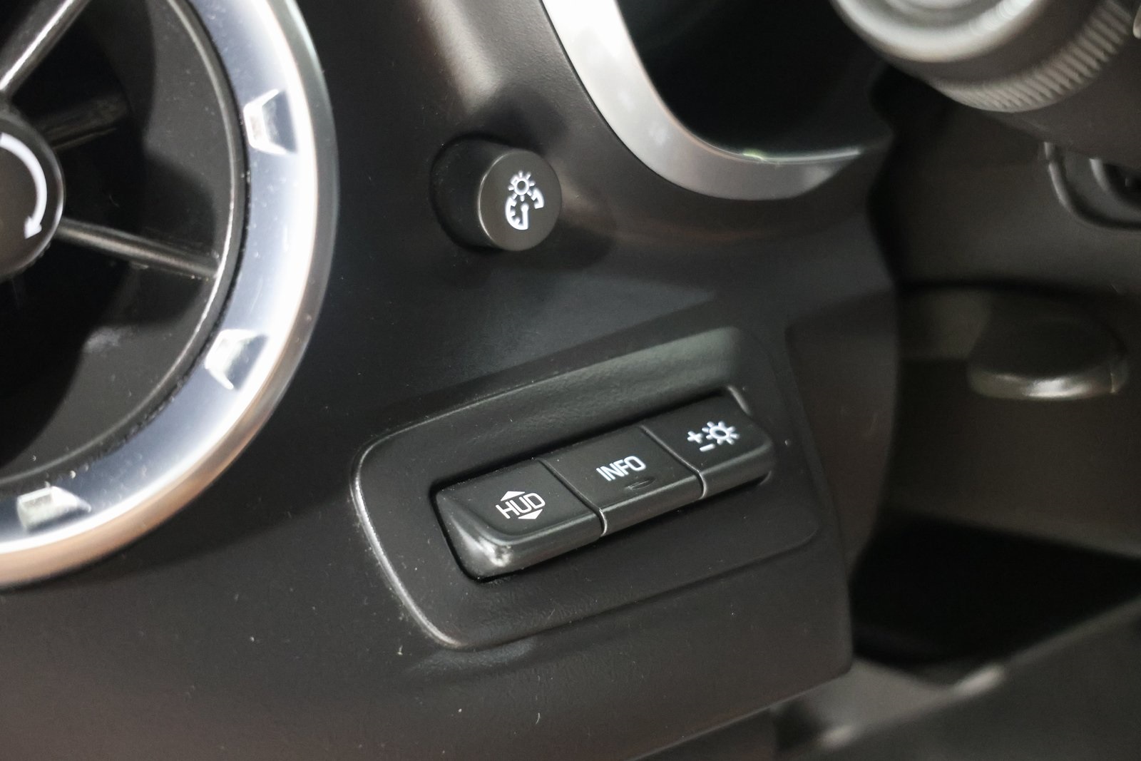 Vehicle image 33 of 51