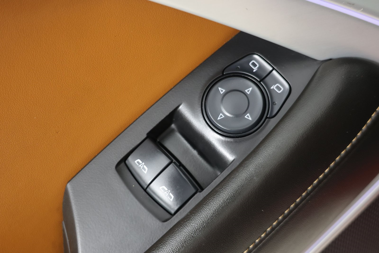 Vehicle image 32 of 51