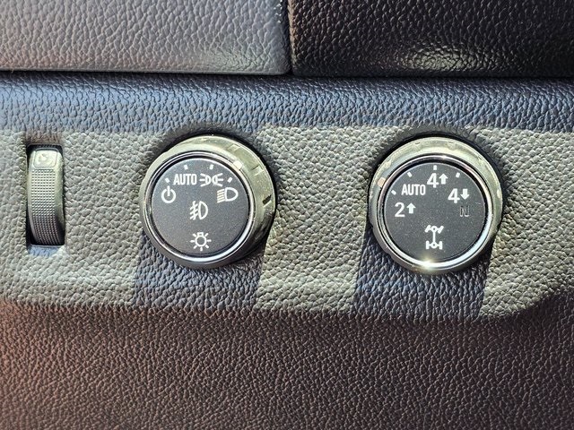 Vehicle image 34 of 44