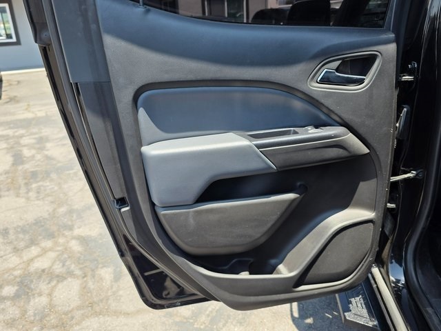 Vehicle image 33 of 44