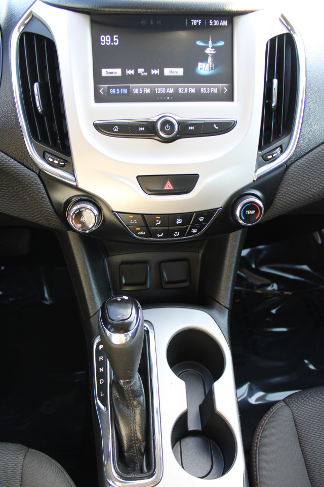 2016 Chevrolet Cruze LS Image 19 of 26