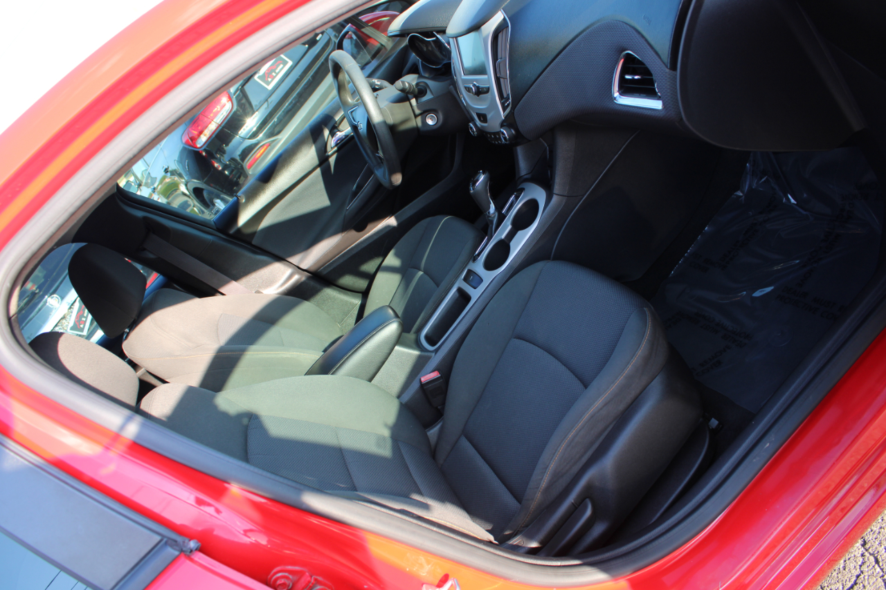 2016 Chevrolet Cruze LS Image 11 of 26