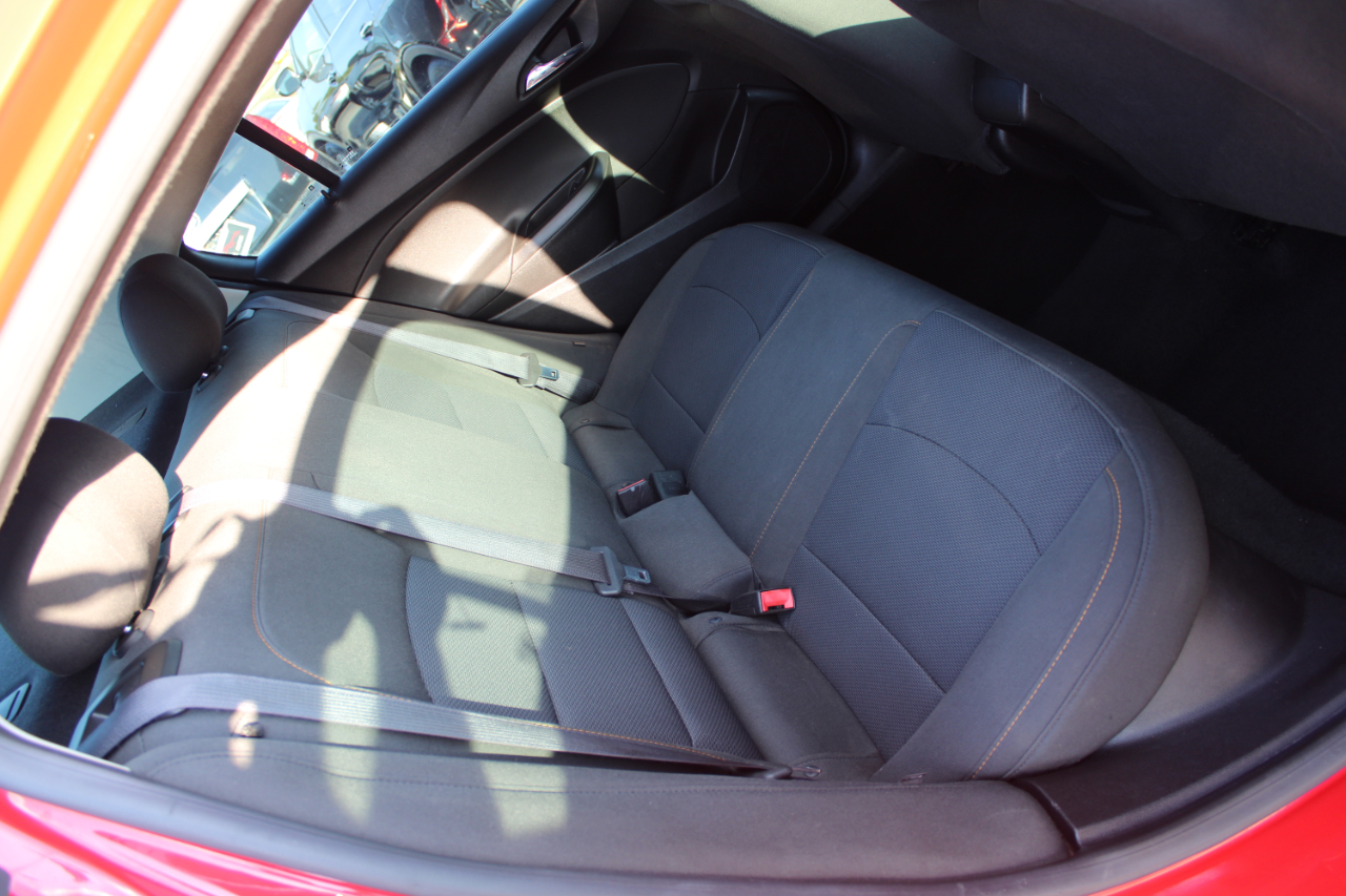 2016 Chevrolet Cruze LS Image 12 of 26