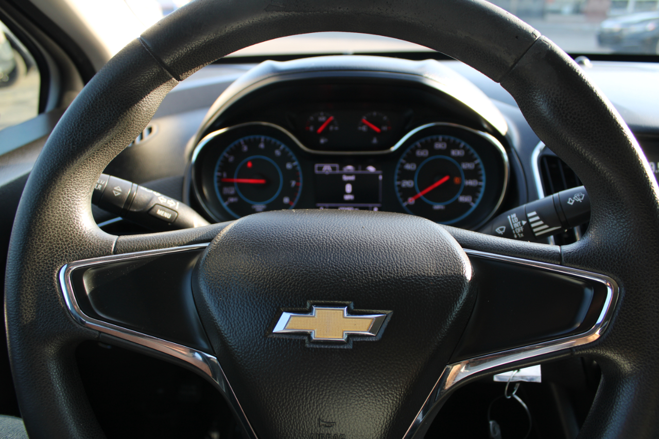 2016 Chevrolet Cruze LS Image 25 of 26