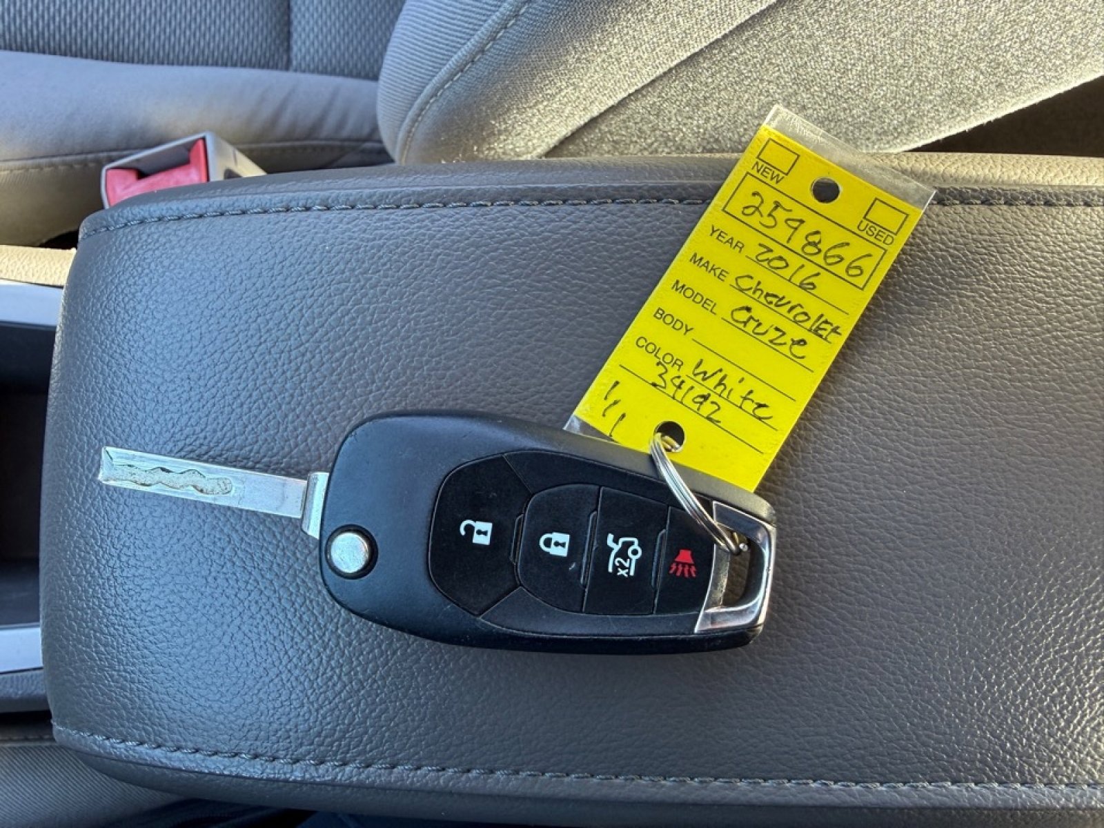 2016 Chevrolet Cruze LS Image 35 of 39