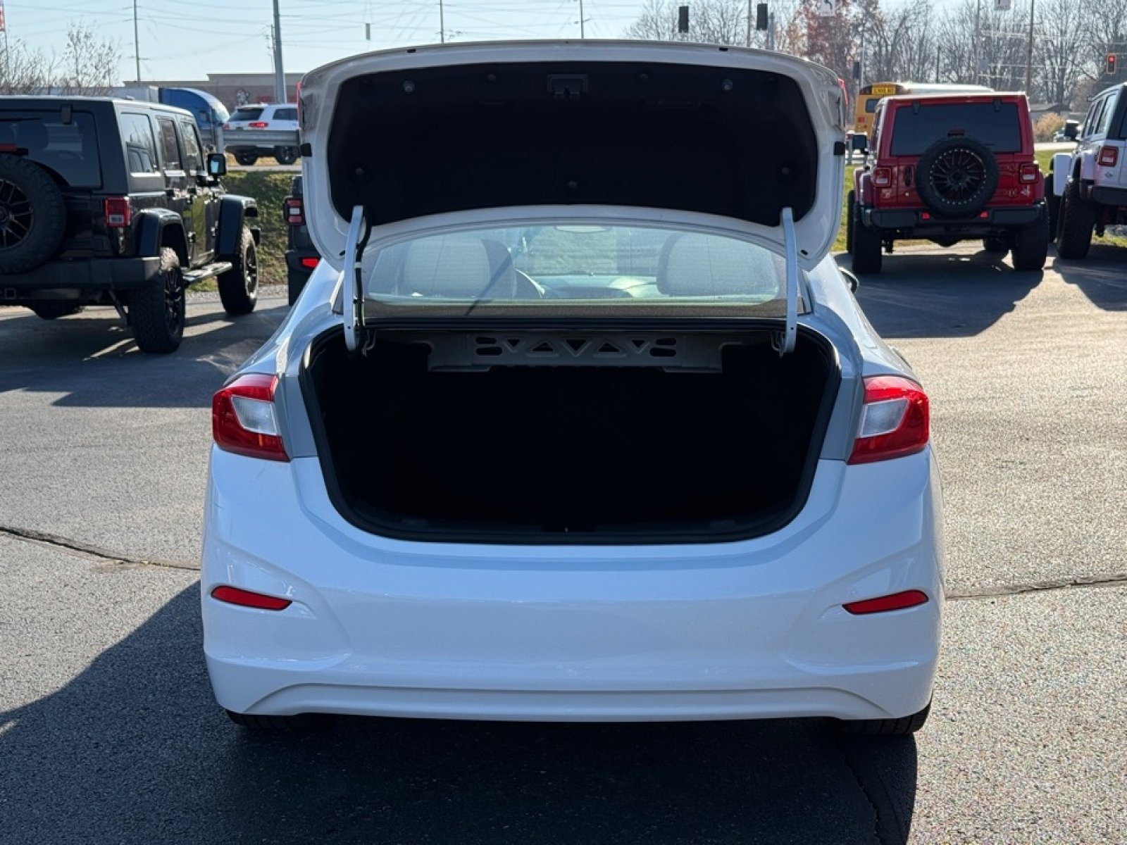 2016 Chevrolet Cruze LS Image 13 of 39