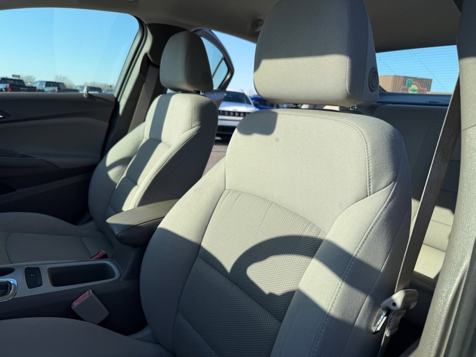 2016 Chevrolet Cruze LS Image 14 of 39