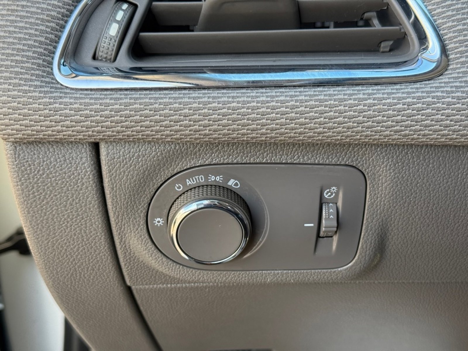 2016 Chevrolet Cruze LS Image 36 of 39