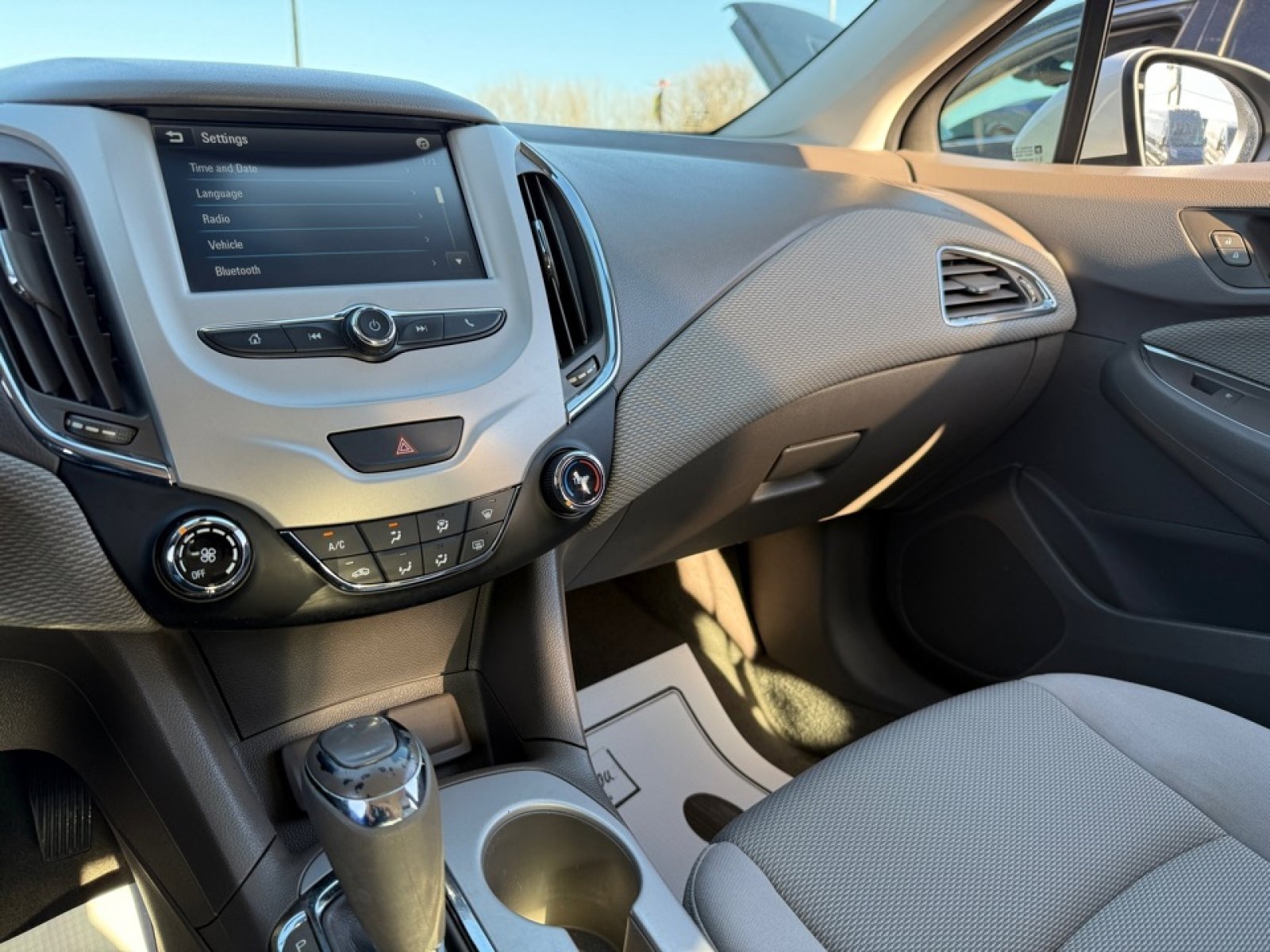 2016 Chevrolet Cruze LS Image 25 of 39