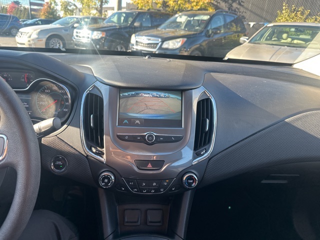 2016 Chevrolet Cruze LT Image 15 of 24