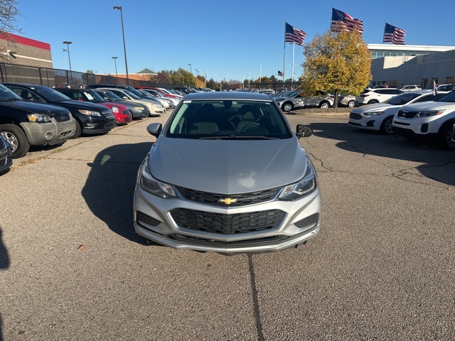 2016 Chevrolet Cruze LT Image 2 of 24