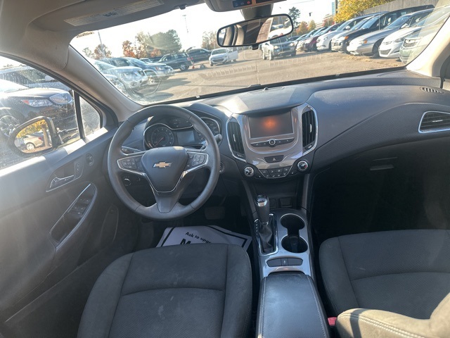 2016 Chevrolet Cruze LT Image 13 of 24