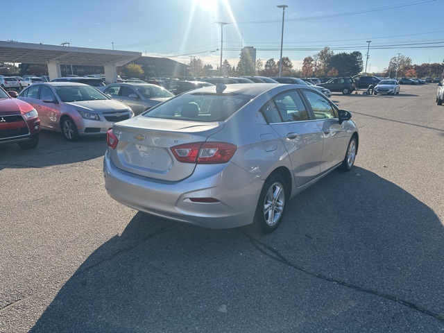 2016 Chevrolet Cruze LT Image 4 of 24