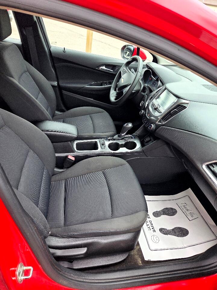 2016 Chevrolet Cruze LT Image 25 of 28