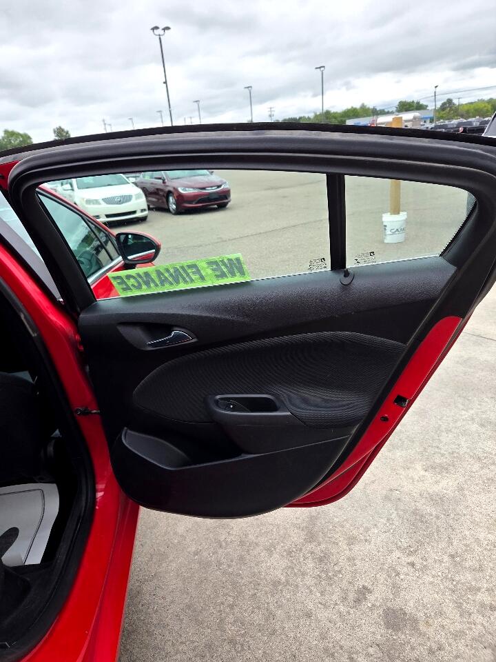 2016 Chevrolet Cruze LT Image 10 of 28