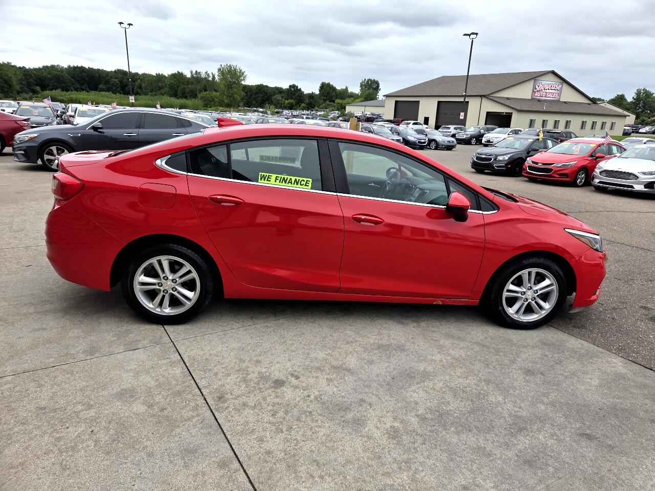 2016 Chevrolet Cruze LT Image 4 of 28