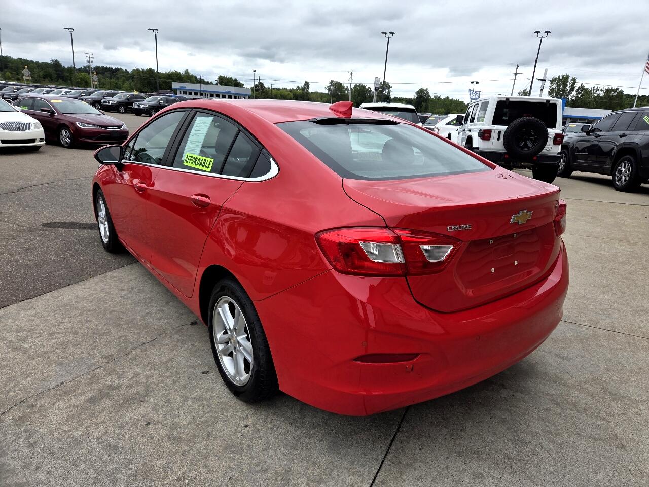2016 Chevrolet Cruze LT Image 7 of 28