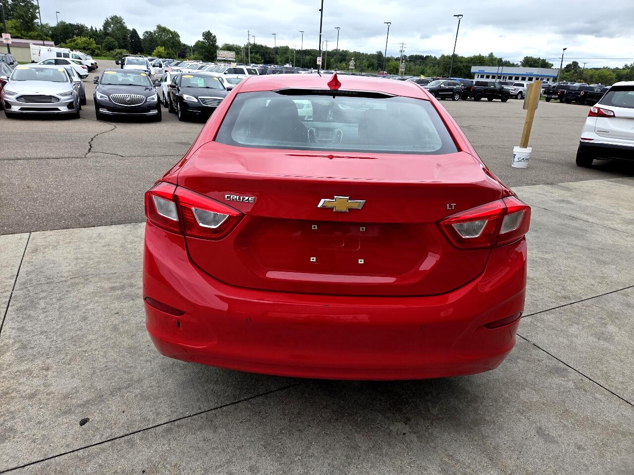 2016 Chevrolet Cruze LT Image 6 of 28