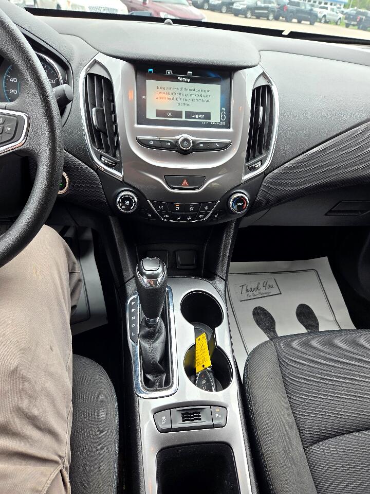 2016 Chevrolet Cruze LT Image 13 of 28