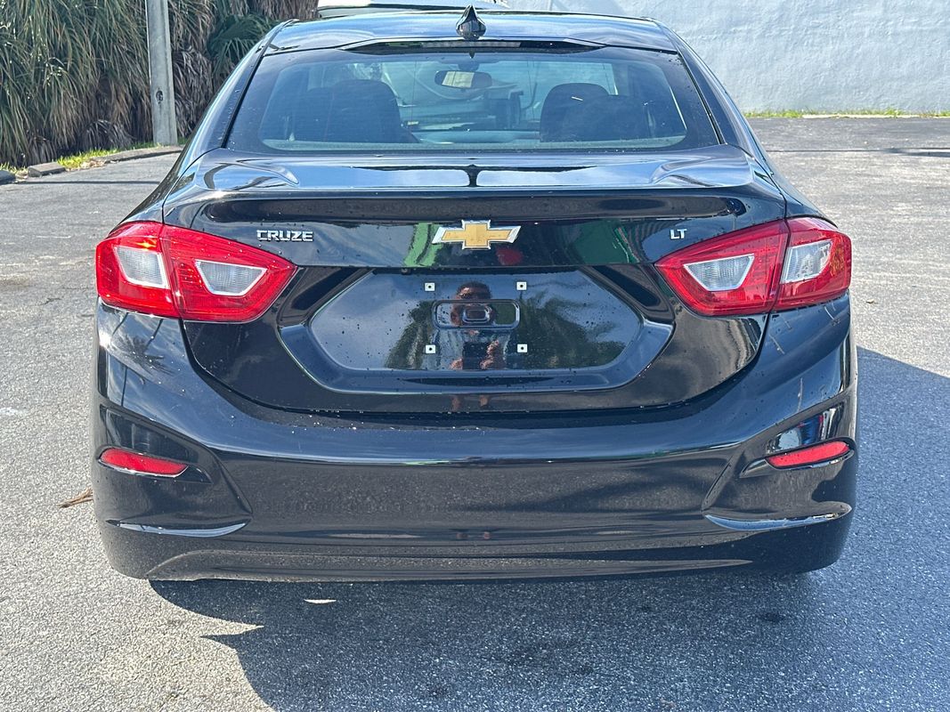 2016 Chevrolet Cruze LT Image 6 of 21