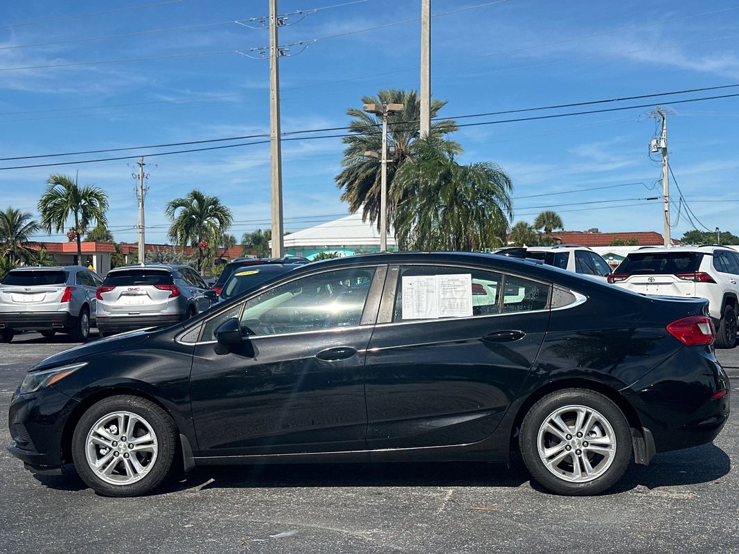 2016 Chevrolet Cruze LT Image 8 of 21