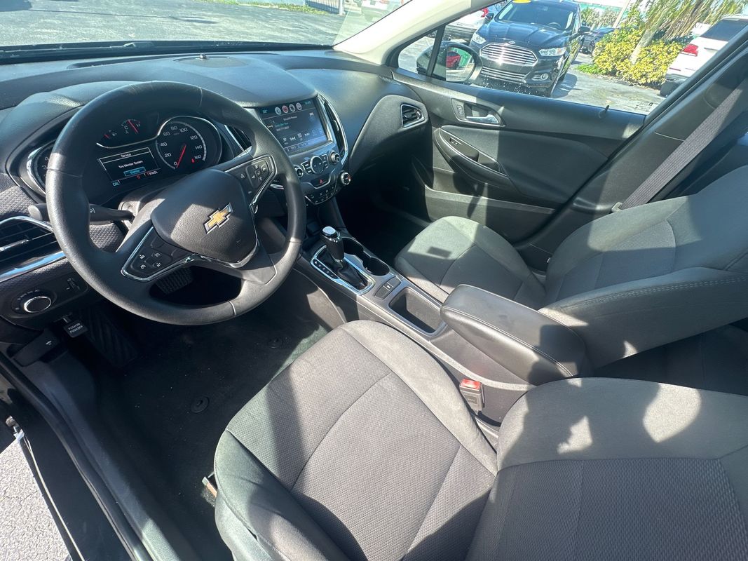 2016 Chevrolet Cruze LT Image 15 of 21