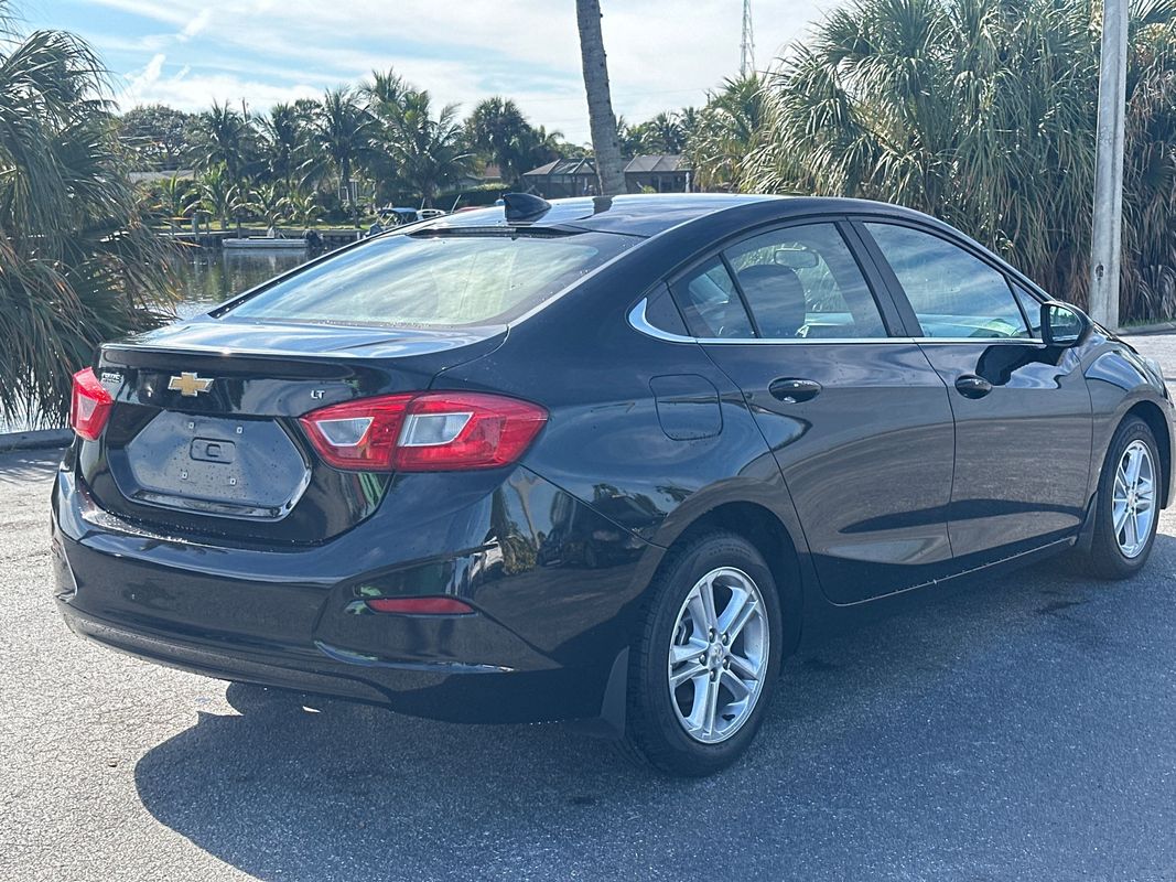 2016 Chevrolet Cruze LT Image 5 of 21