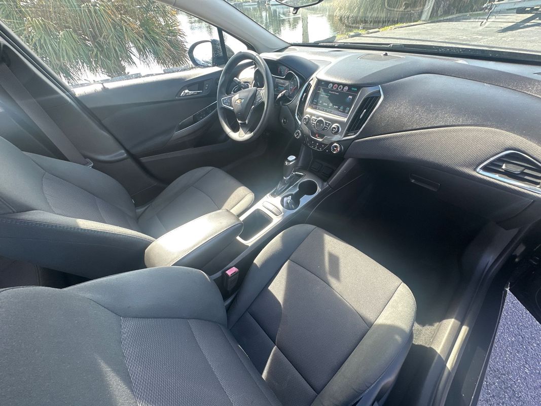 2016 Chevrolet Cruze LT Image 19 of 21