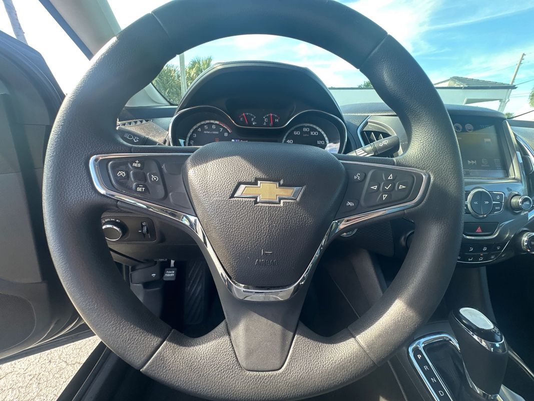 2016 Chevrolet Cruze LT Image 18 of 21