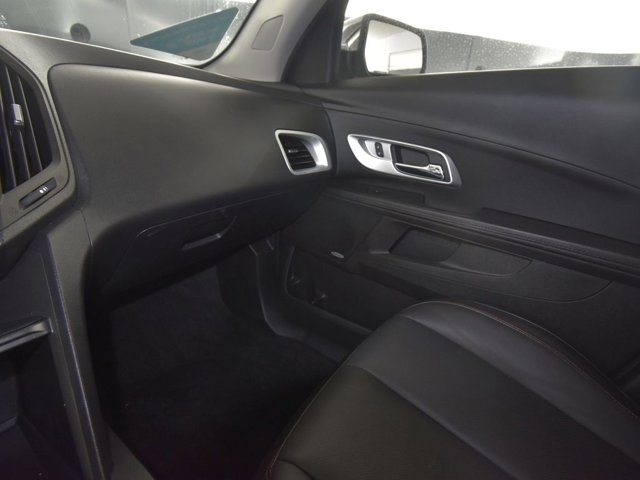 Vehicle image 35 of 40