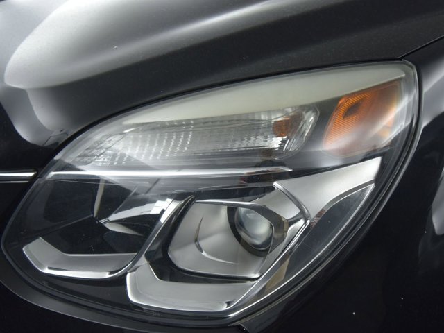 Vehicle image 28 of 40