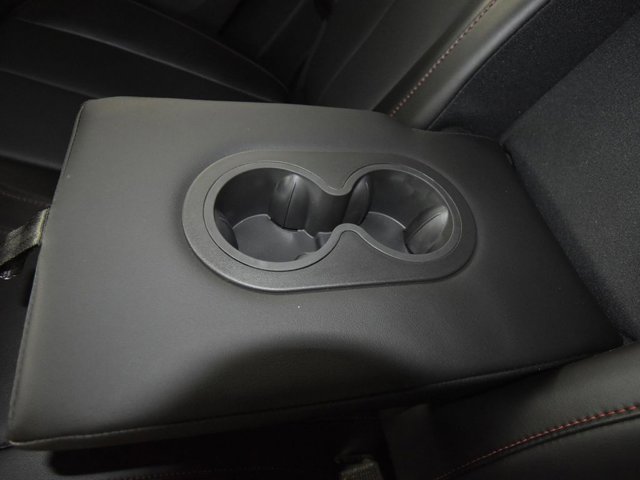 Vehicle image 25 of 40