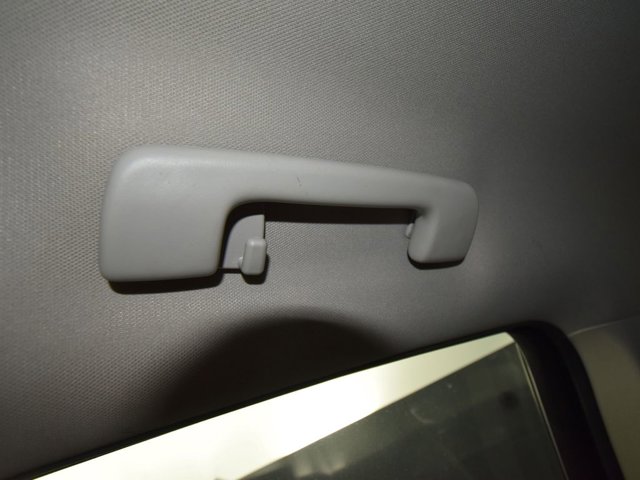 Vehicle image 32 of 40