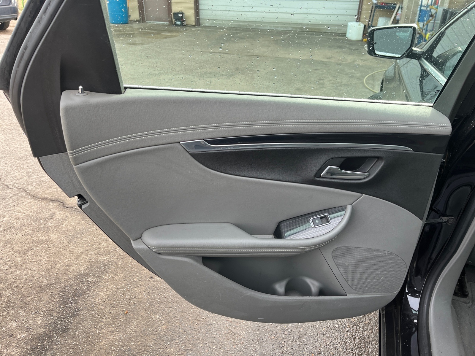 Vehicle image 25 of 36