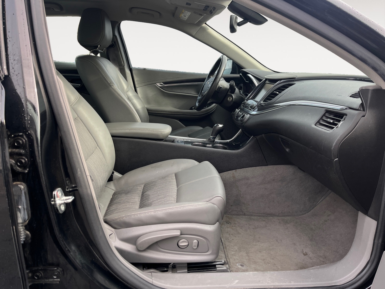 Vehicle image 15 of 36
