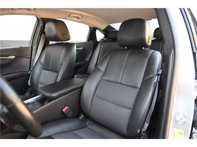 Vehicle image 21 of 30