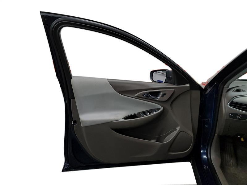 Vehicle image 20 of 23