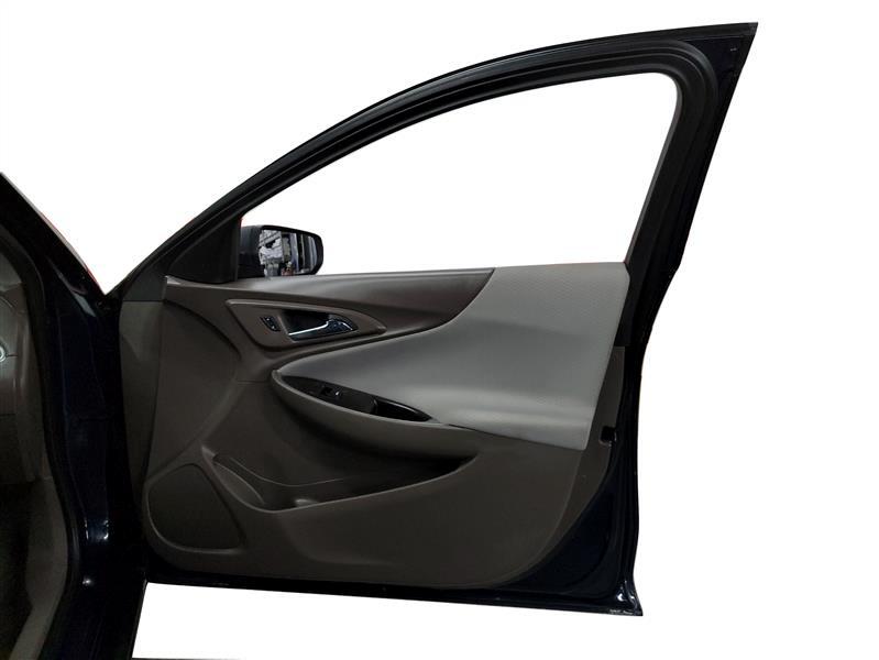 Vehicle image 21 of 23