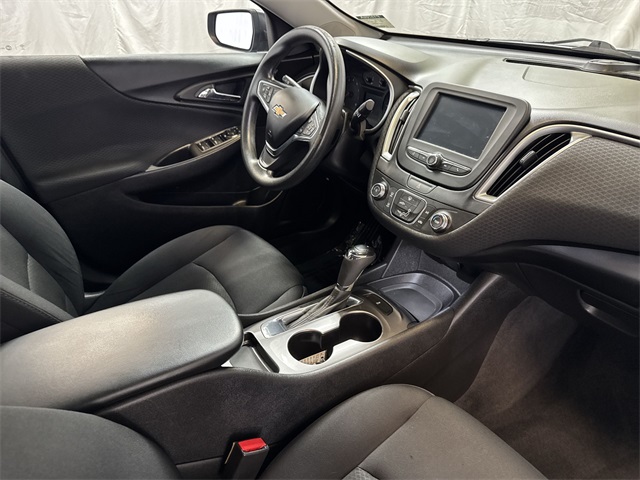 2016 Chevrolet Malibu LS Image 17 of 29