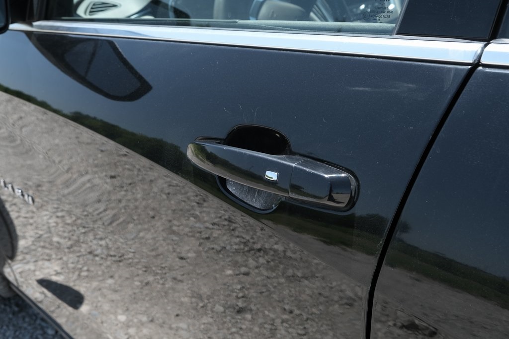 Vehicle image 25 of 34