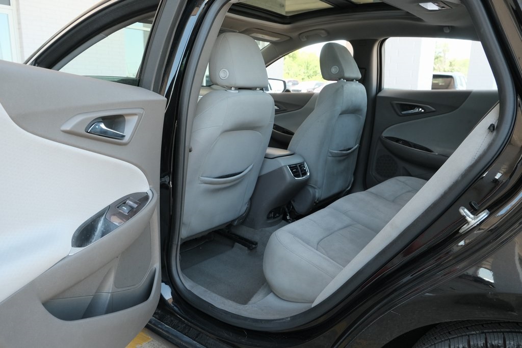 Vehicle image 14 of 34
