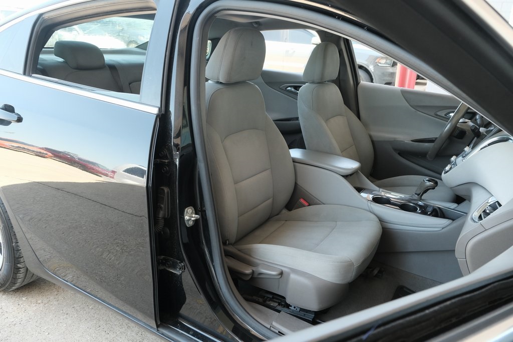 Vehicle image 9 of 34