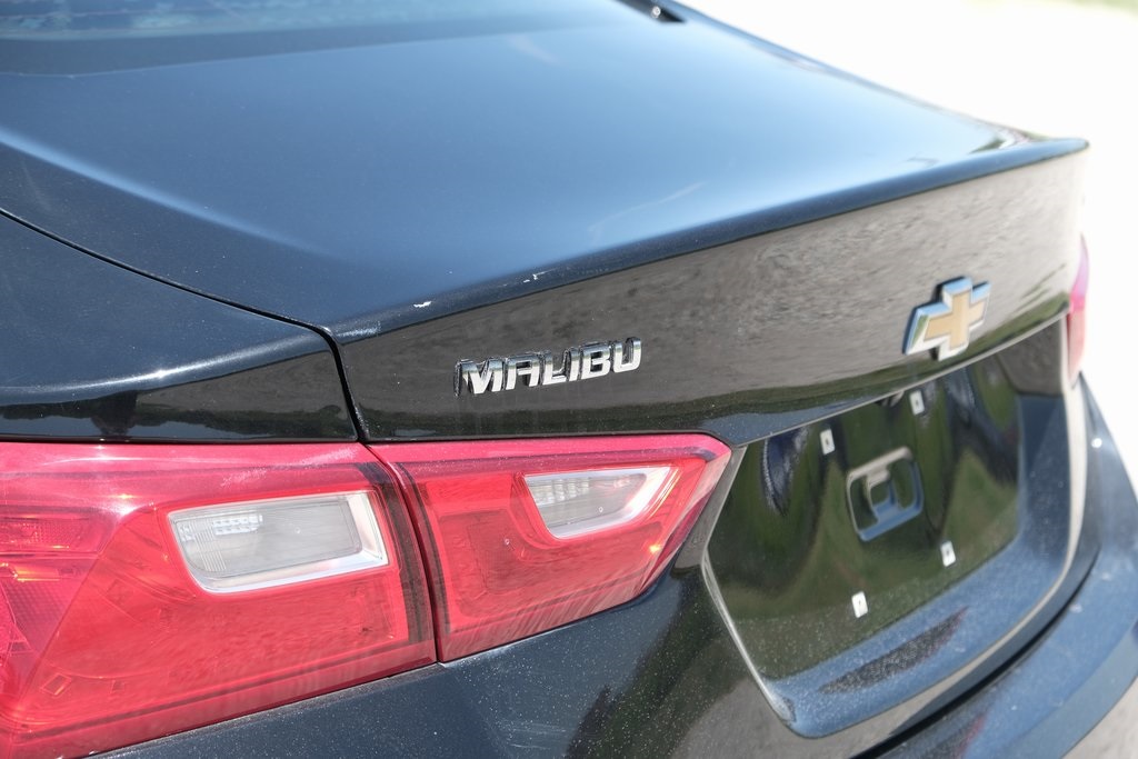 Vehicle image 33 of 34
