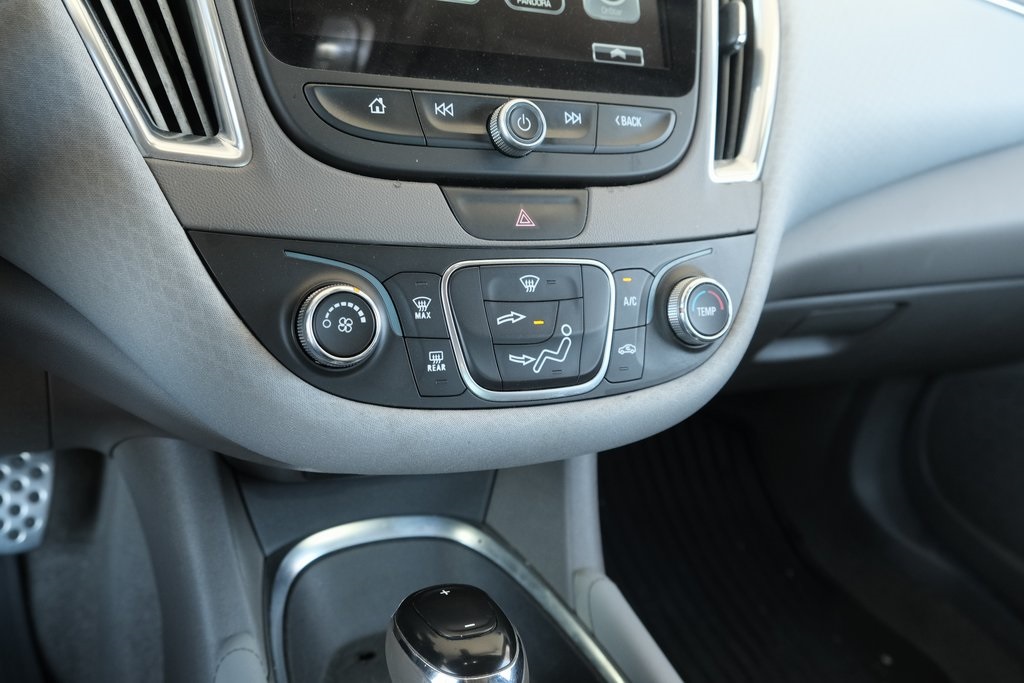 Vehicle image 22 of 34