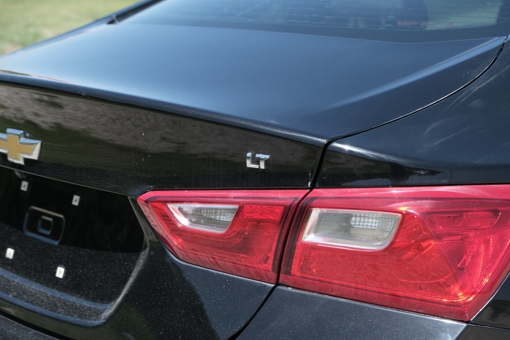 Vehicle image 32 of 34
