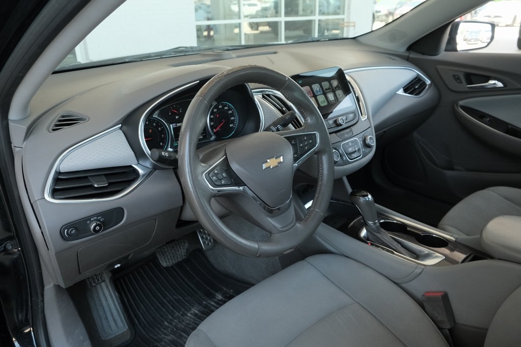 Vehicle image 17 of 34