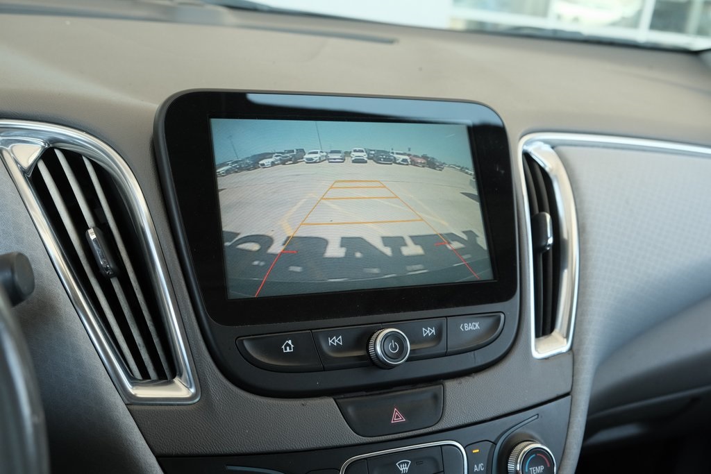 Vehicle image 21 of 34